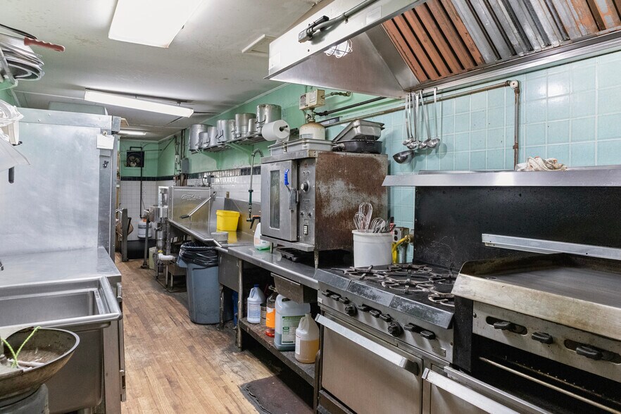 More Photos Of 8 Glen St, Glen Cove Storefront For Lease