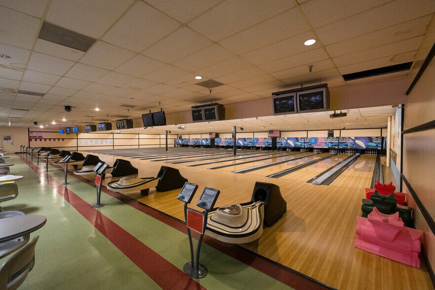 More Photos Of 3060 Us-41, Marquette Freestanding For Sale