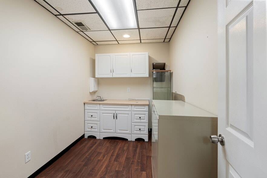 More Photos Of 2627 Hylan Blvd, Staten Island Medical For Lease