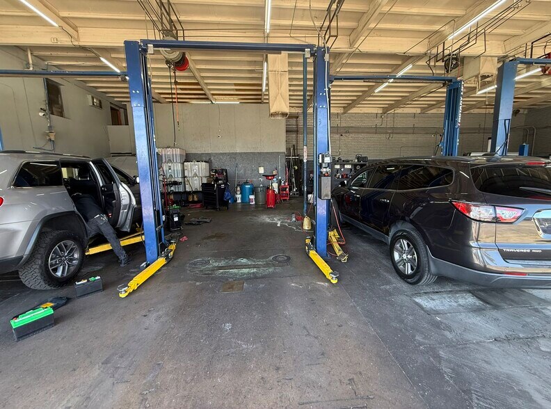 More Photos Of 8812- 8828 Black Canyon Hwy Hwy, Phoenix Industrial For Sale