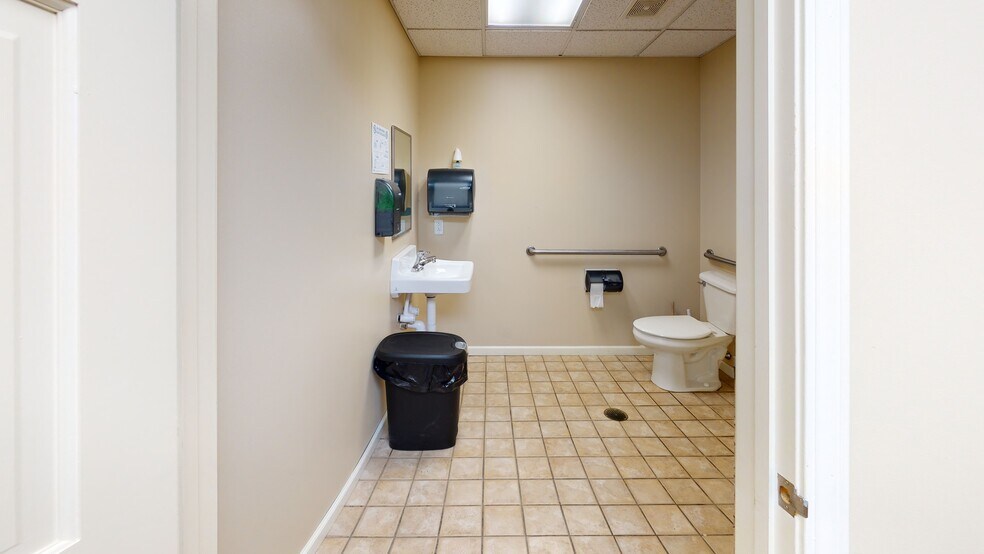 More Photos Of 100 E Seneca St, Manlius Office For Lease