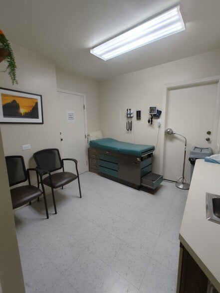 More Photos Of 1842 Noriega St, San Francisco Storefront Retail Office For Lease