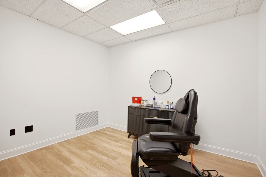 More Photos Of 5266 Office Park Blvd, Bradenton Medical For Lease