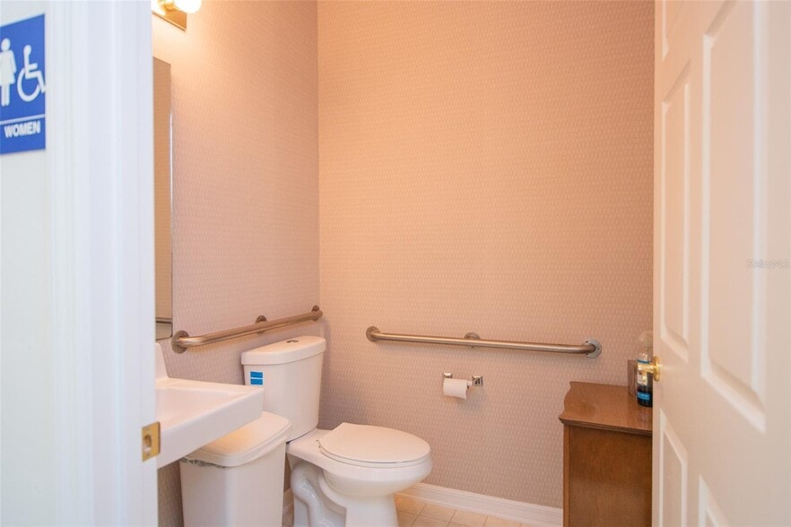 More Photos Of 6212 NW 43rd St, Gainesville Medical For Sale