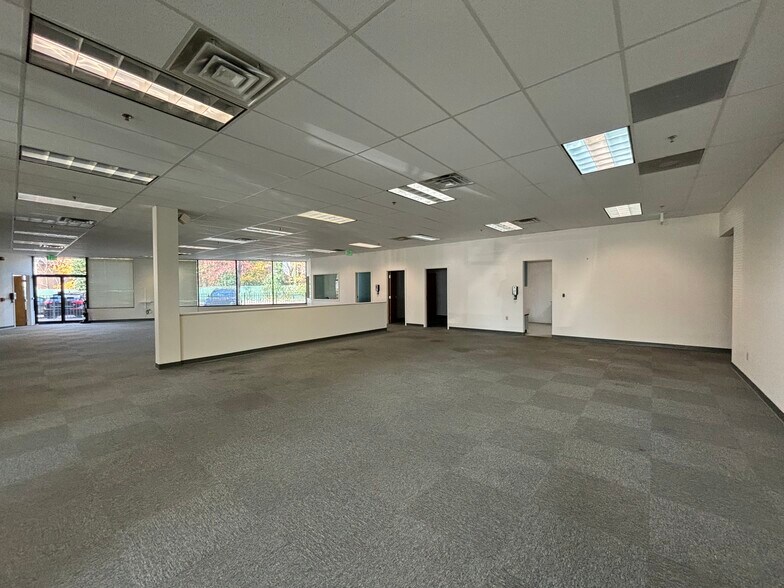 More Photos Of 144 Main St, East Hartford Storefront For Lease