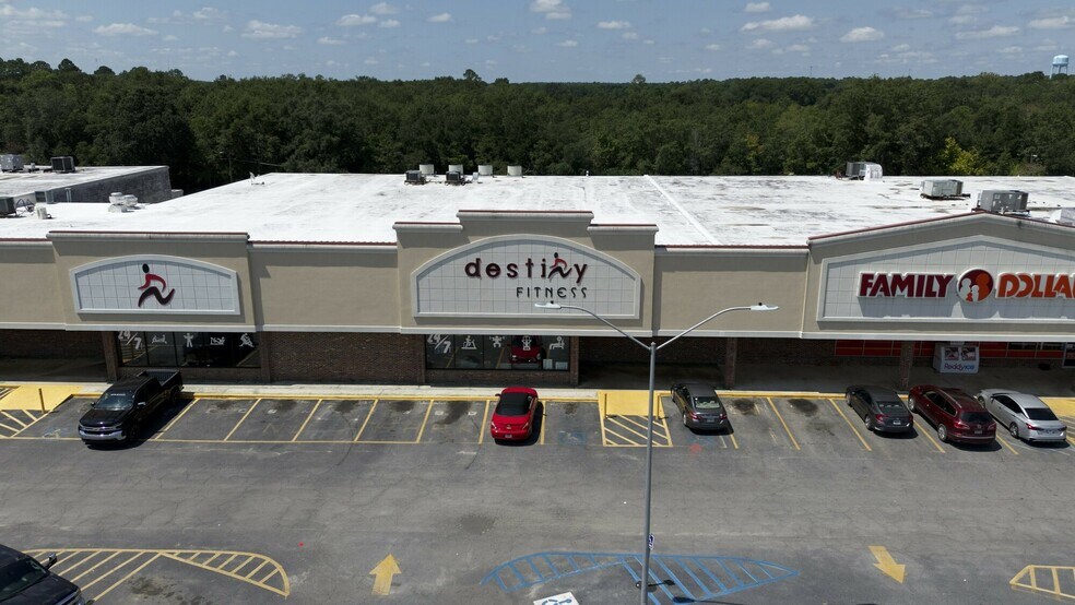 More Photos Of 850 College St, Eastman General Retail For Sale