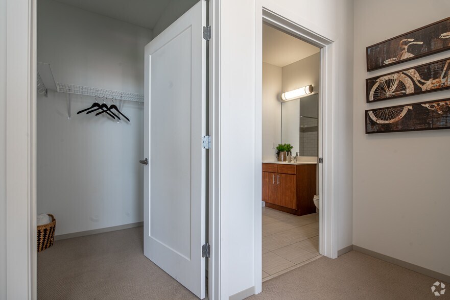 More Photos Of 1369 Spruce Pl, Minneapolis Apartments For Lease
