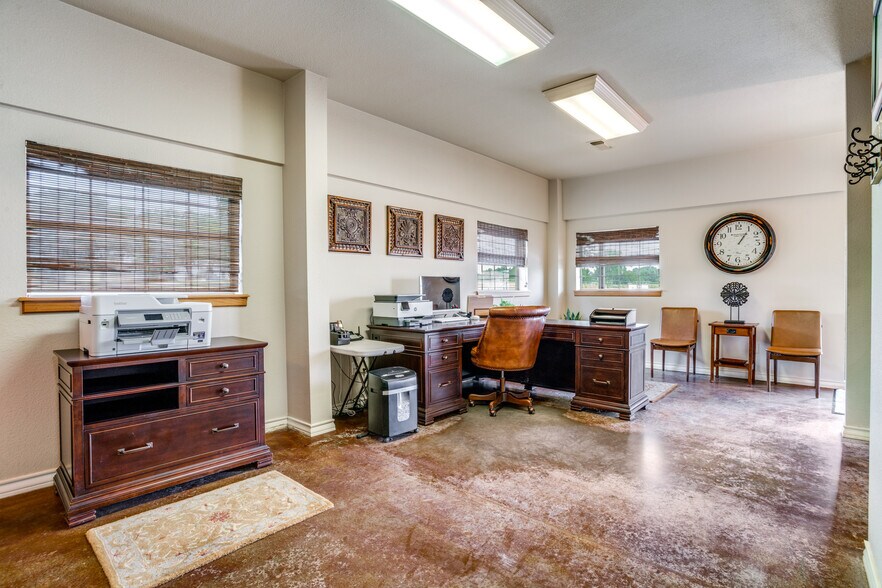 More Photos Of 9080 Ike Byrom Rd, Aubrey Warehouse For Lease