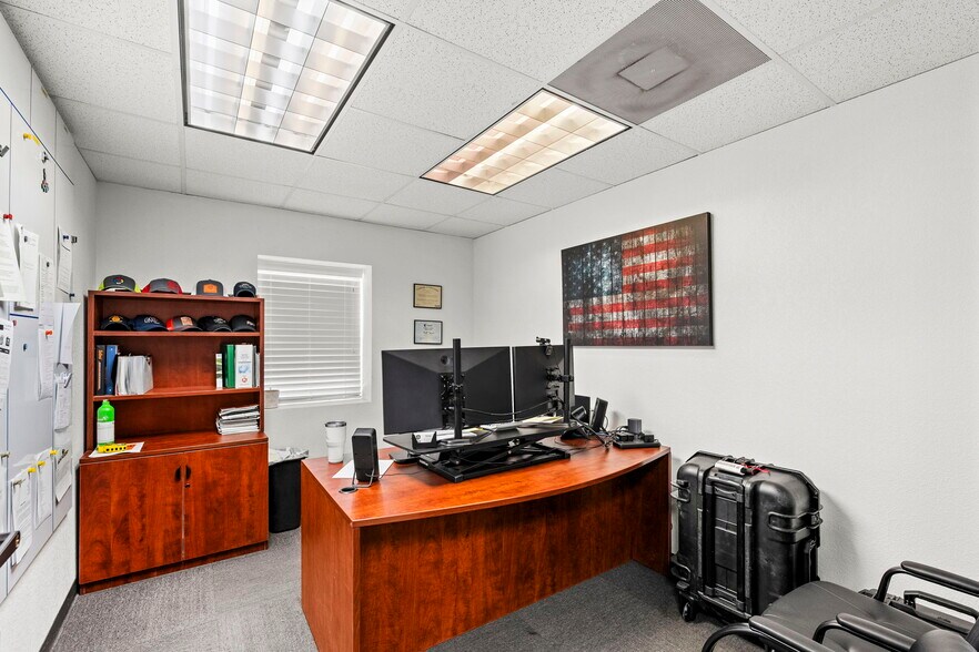 More Photos Of 108 Commercial Pl, Schertz Warehouse For Sale