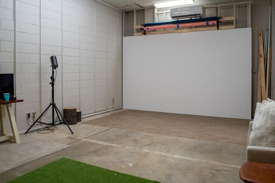 More Photos Of 214 S Church St, Dublin Flex For Sale