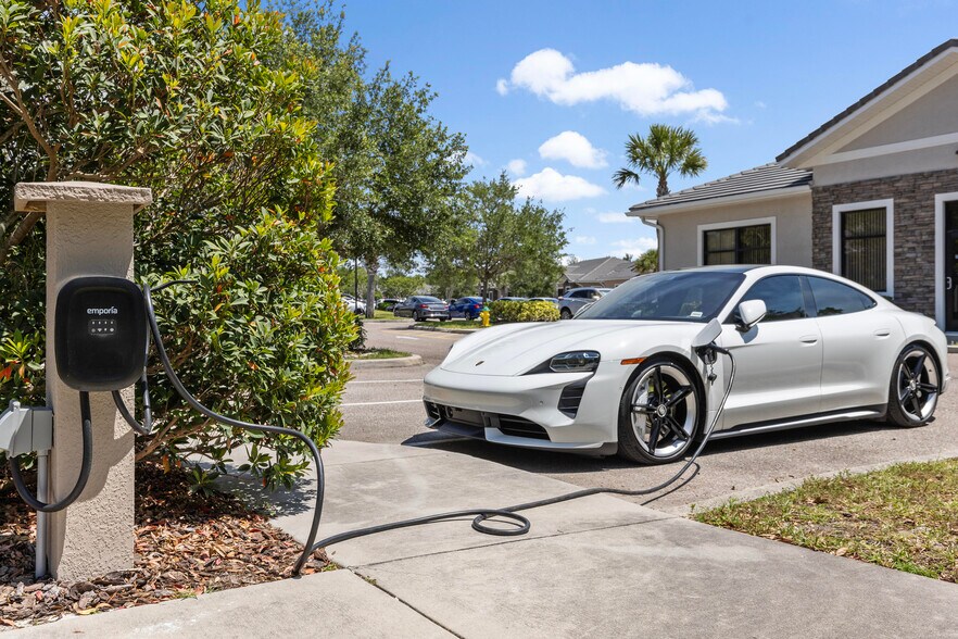 More Photos Of 960 International Pky, Lake Mary Medical For Sale