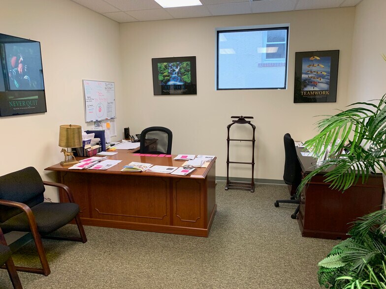 More Photos Of 125 S Wellwood Ave, Lindenhurst Office For Lease