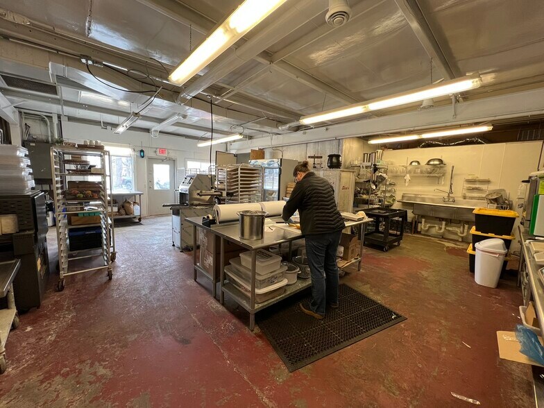 More Photos Of 6895 Paoli Rd, Belleville Restaurant For Lease