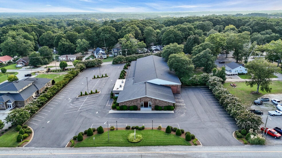 More Photos Of 313 N Main St, Simpsonville Freestanding For Sale