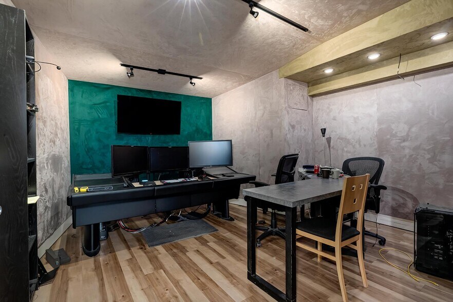 More Photos Of 3361-3365 Barham Blvd, Los Angeles Loft Creative Space For Lease