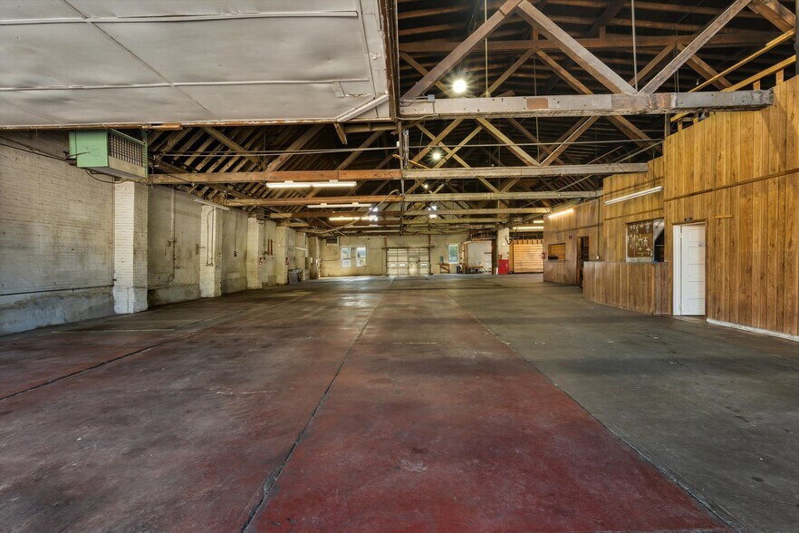 More Photos Of 201 N 2nd St, Raton Auto Repair For Sale