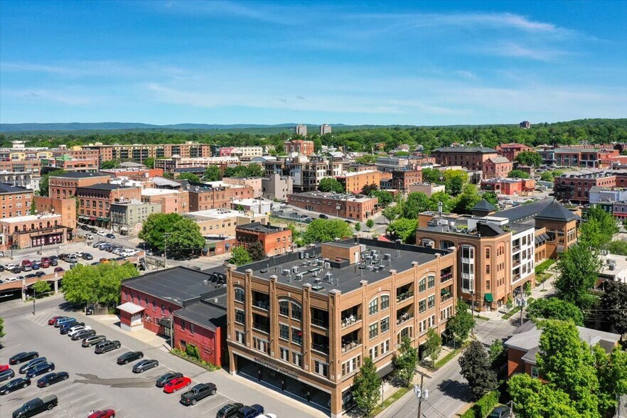 More Photos Of 37 Henry St, Saratoga Springs Office Residential For Lease