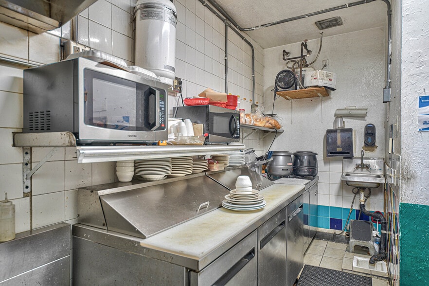 More Photos Of 223 Reindollar Ave, Marina Office For Lease