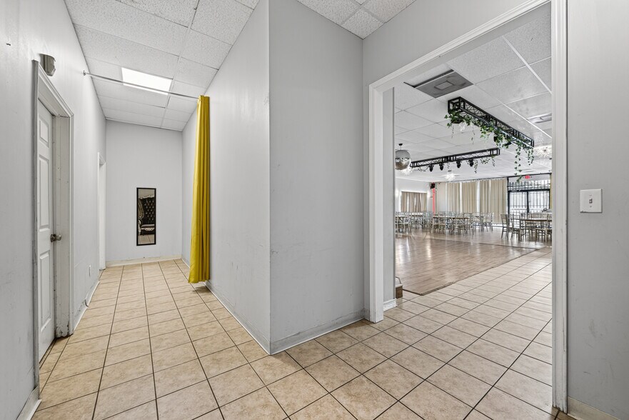 More Photos Of 6920 Cook Rd, Houston General Retail For Lease
