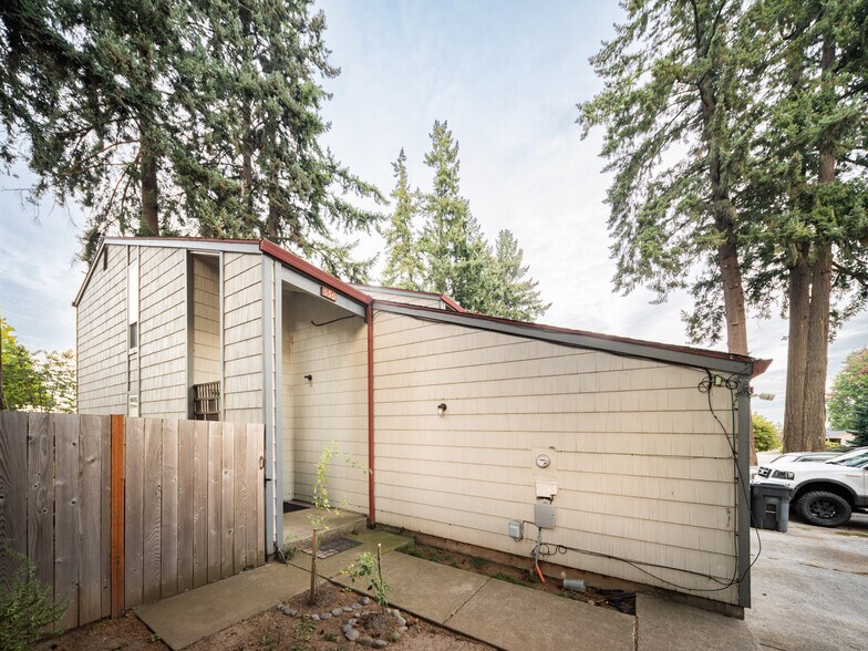 More Photos Of 550 SE 5th Ave, Canby Apartments For Sale