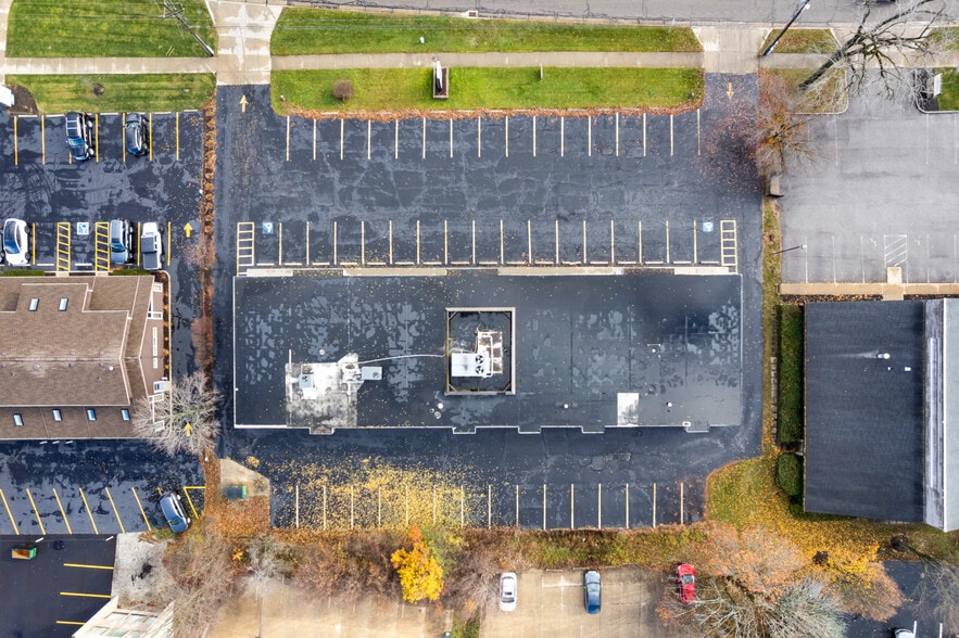 More Photos Of 81-90 N Miller Rd, Fairlawn Office For Sale