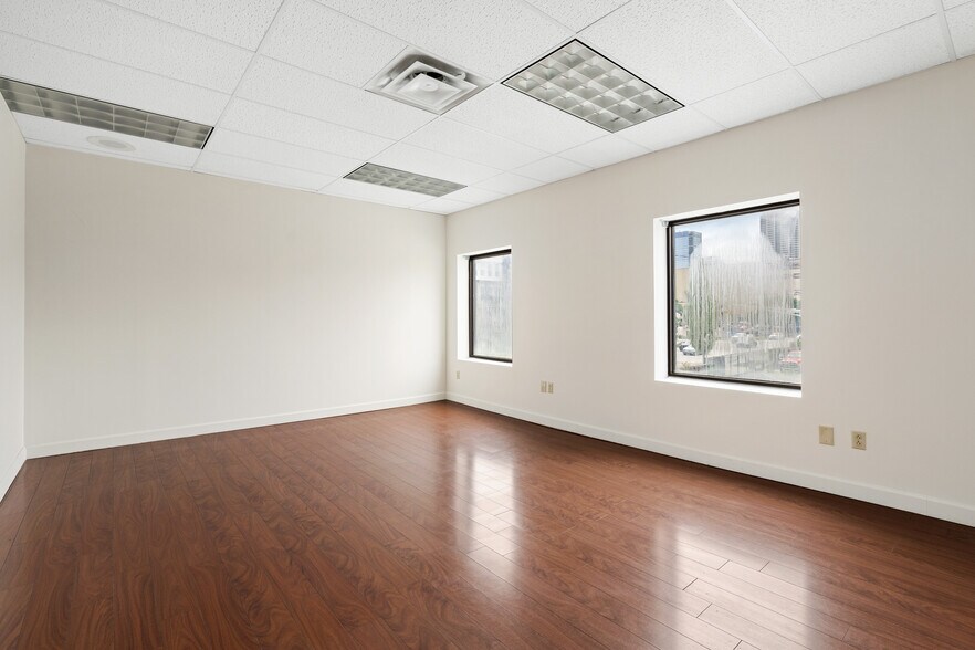 More Photos Of 724 N Illinois St, Indianapolis Office For Lease