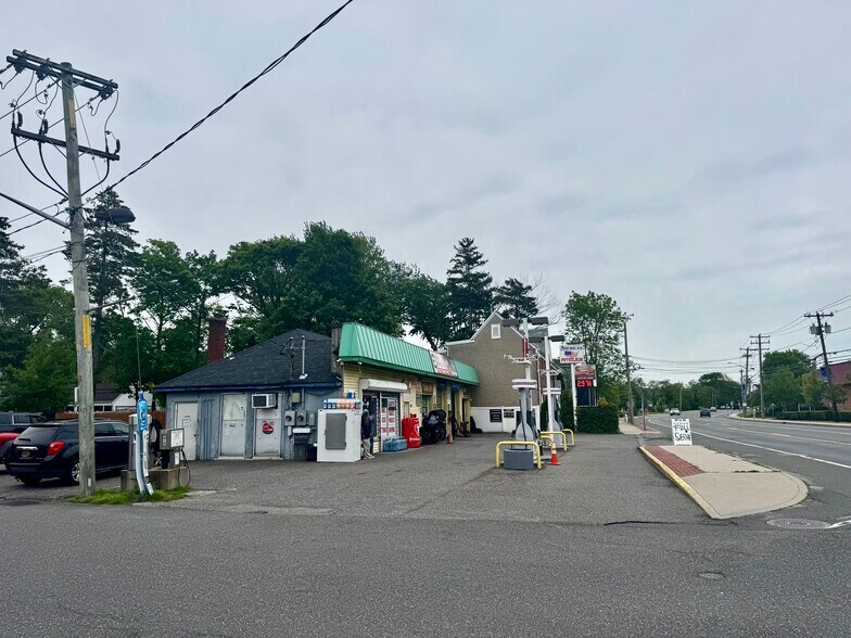 More Photos Of 455 Montauk Hwy, West Islip Auto Repair For Sale