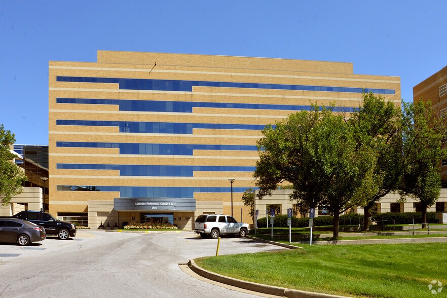 Primary Photo Of 1801 N Senate Blvd, Indianapolis Medical For Lease