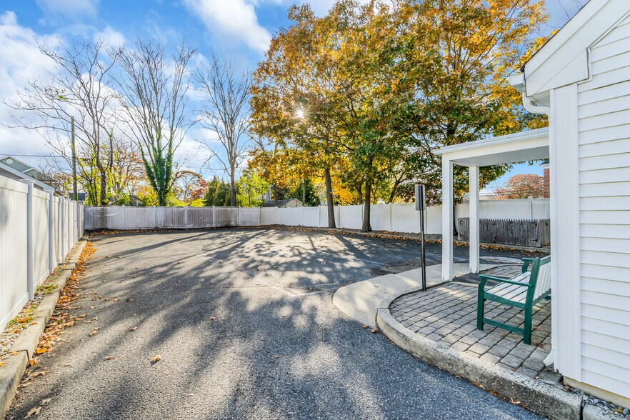 More Photos Of 613 Warren Ave, Spring Lake Office For Sale