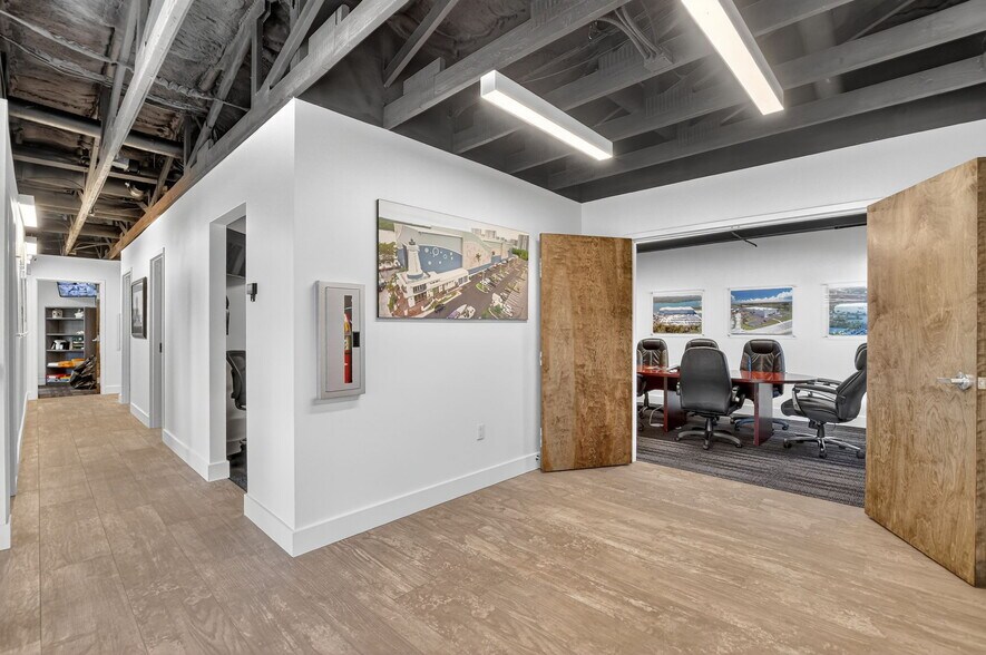 More Photos Of 442 NW 35th St, Boca Raton Office For Sale