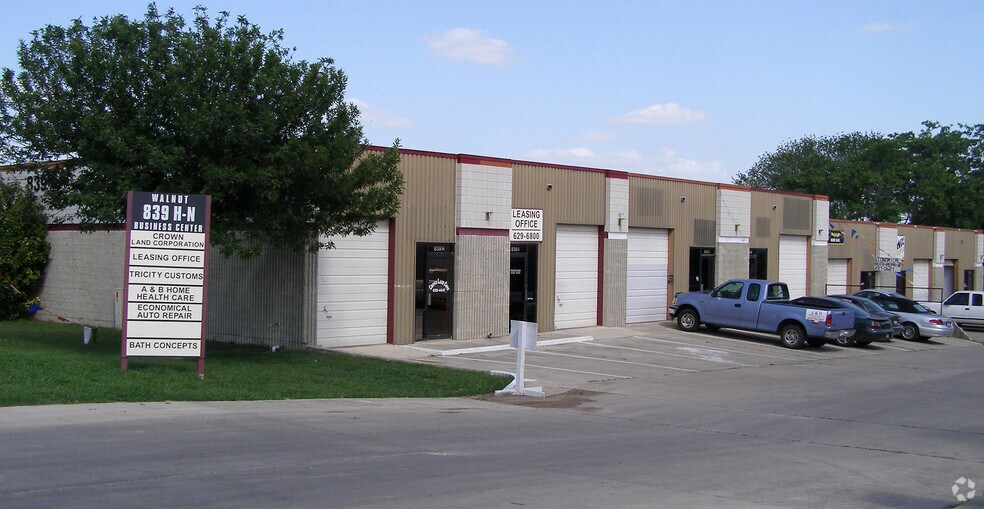 Primary Photo Of 827-863 N IH 35, New Braunfels Warehouse For Lease