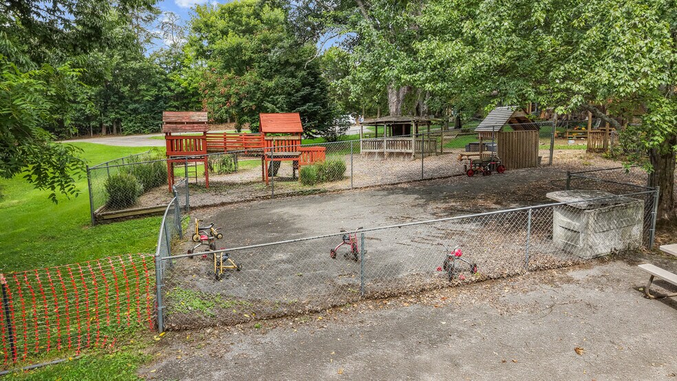 More Photos Of 11749 Snyder Rd, Knoxville Daycare Center For Sale
