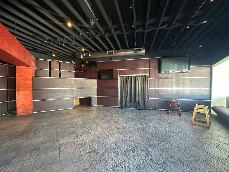 More Photos Of 1810-1818 S Young Cir, Hollywood Restaurant For Lease
