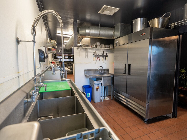 More Photos Of 8501 El Camino Real, Atascadero Restaurant For Sale