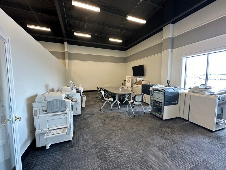 More Photos Of 275 Read St, Portland Flex For Sale