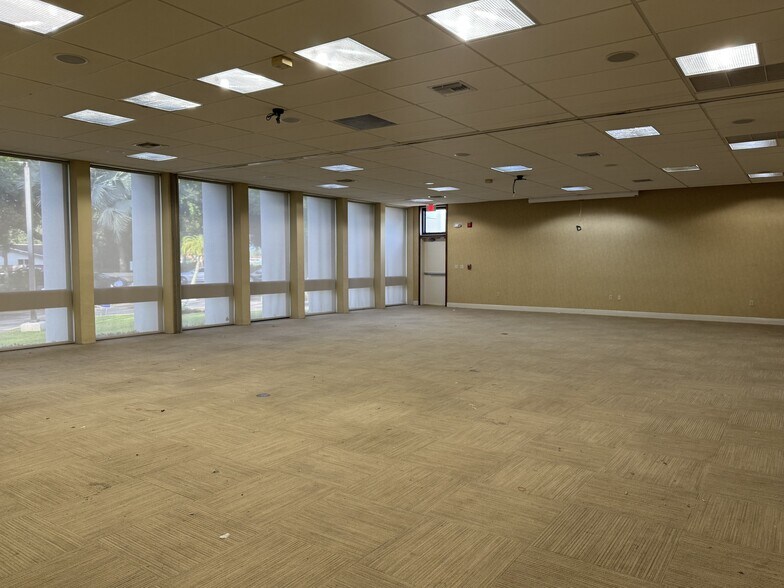 More Photos Of 15255 NW 82nd Ave, Miami Lakes General Retail For Lease