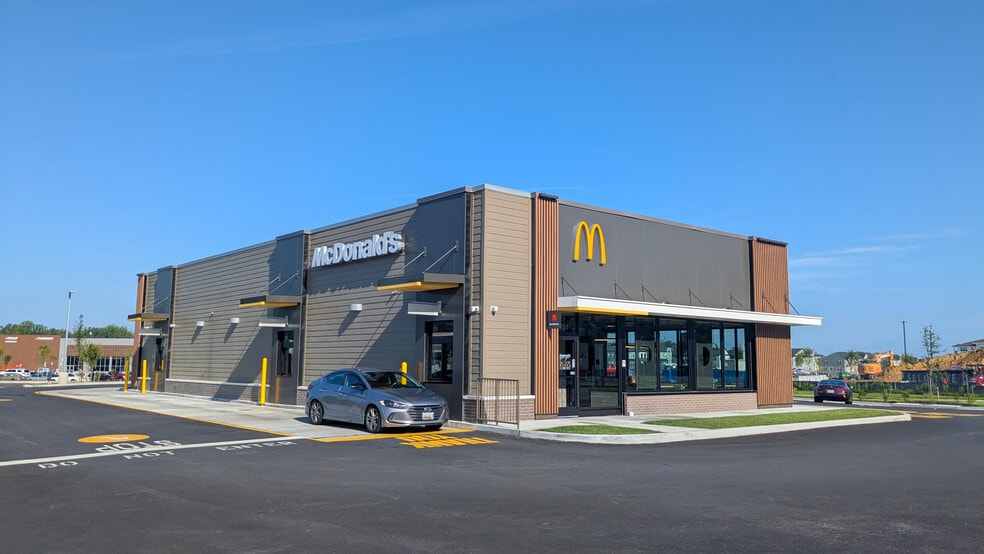 More Photos Of 100 Fairmount Ave, Bowie Freestanding For Lease