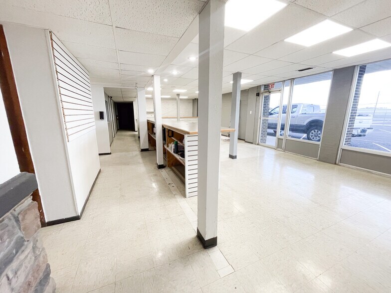 More Photos Of 1201 E 50th St, Lubbock Warehouse For Lease