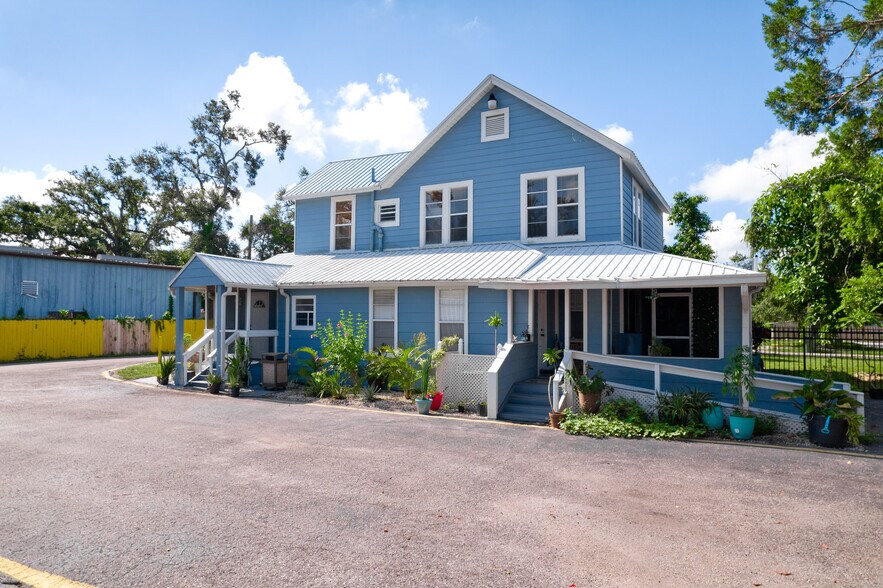 More Photos Of 1827 9th St W, Bradenton Auto Dealership For Sale