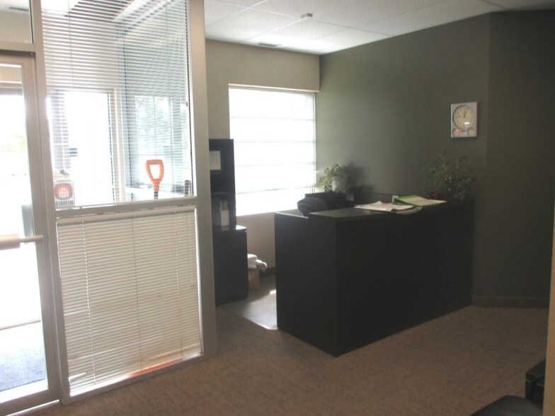 More Photos Of 5039-5051 13th St SE, Calgary Warehouse For Lease