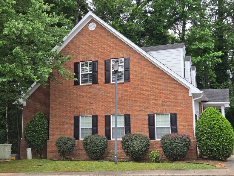 More Photos Of 140 Howard Ln, Fayetteville Office For Sale