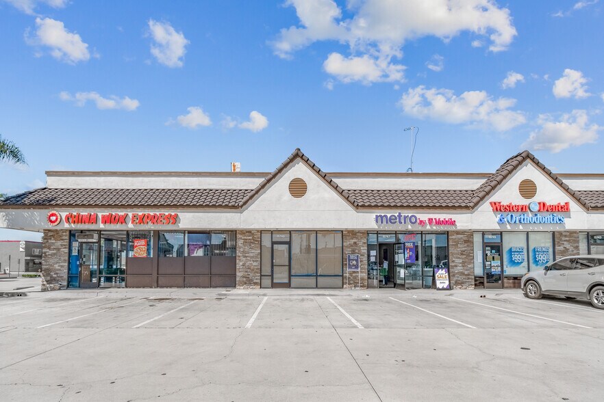 More Photos Of 15737-15751 Bellflower Blvd, Bellflower Unknown For Lease