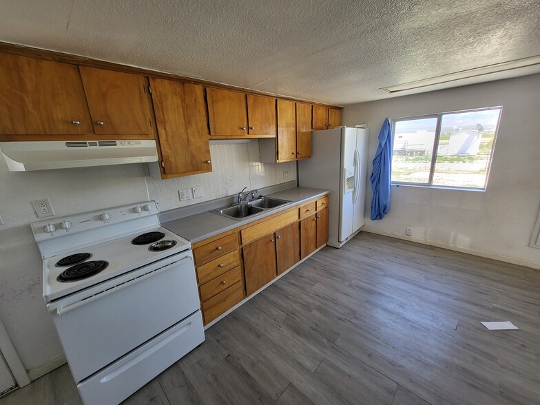 More Photos Of 521 Fairbanks St, Pahrump Self Storage For Sale