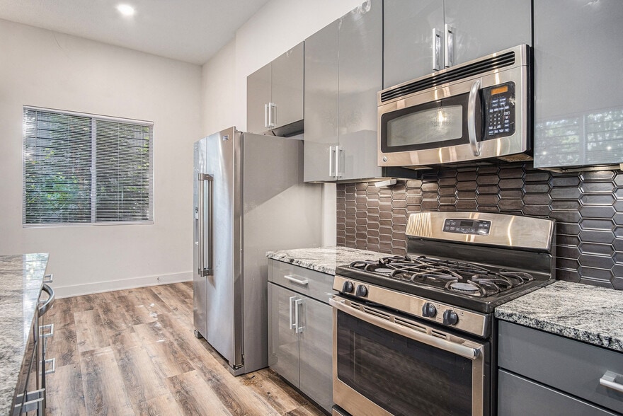 More Photos Of 2601-2603 N 45th St, Omaha Office Residential For Sale