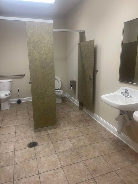 More Photos Of 2798 O'Neal Ln, Baton Rouge Office For Lease