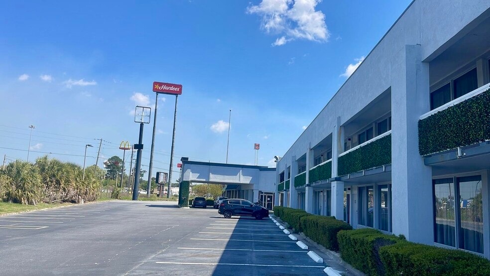 More Photos Of 3 Gateway Blvd S, Savannah Hotel For Sale
