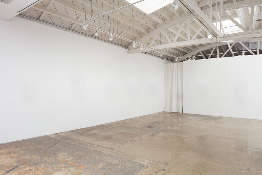 More Photos Of 6023 W Washington Blvd, Culver City Storefront For Lease