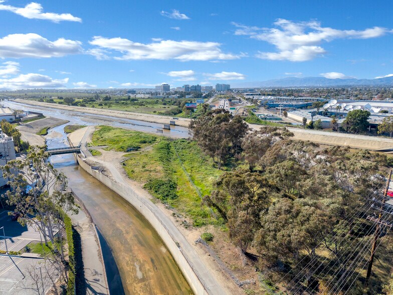 More Photos Of 5000 S Beethoven St, Los Angeles Land For Lease