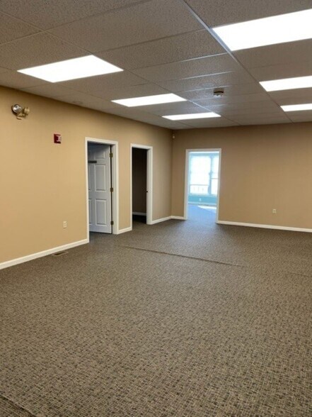 More Photos Of 360 Route 101, Bedford Medical For Lease