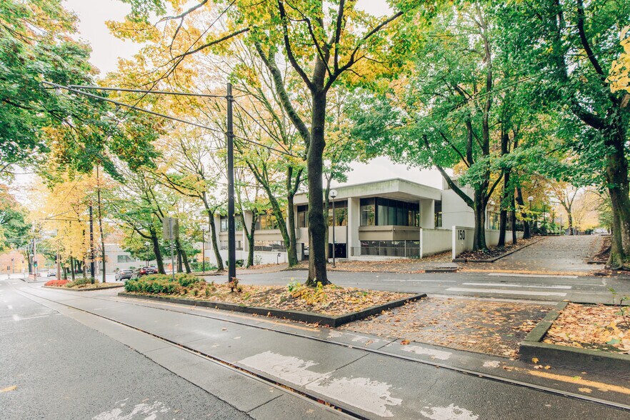 More Photos Of 150-220 SW Harrison St, Portland Loft Creative Space For Lease